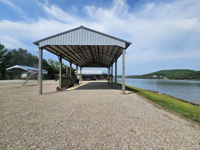 885 River Front Dr, Clifton, TN 38425