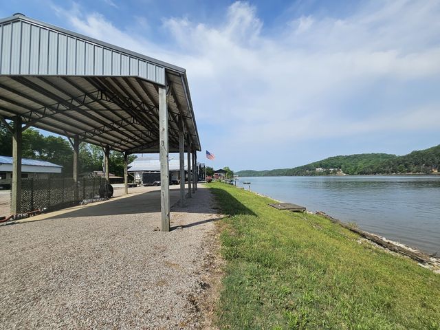 885 River Front Dr, Clifton, TN 38425