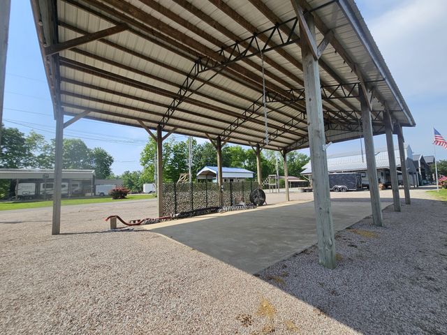 885 River Front Dr, Clifton, TN 38425