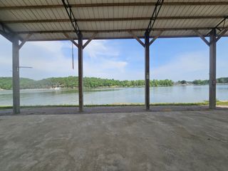885 River Front Dr, Clifton, TN 38425