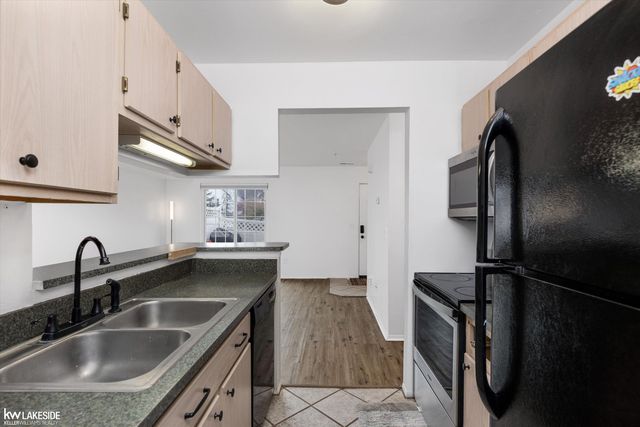 22241 Atlantic Points, Farmington Hills, MI 48336
