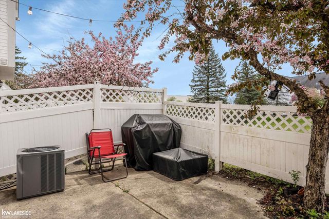 22241 Atlantic Points, Farmington Hills, MI 48336