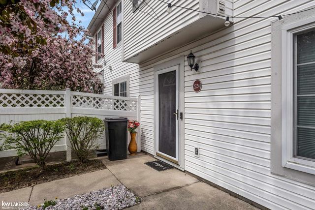 22241 Atlantic Points, Farmington Hills, MI 48336