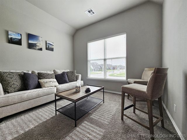 2721 S 8th Street, Broken Arrow, OK 74012