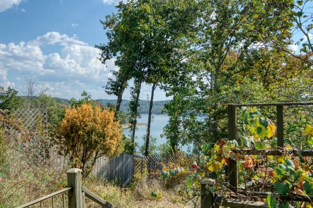 1357 Highland Park Drive, Eureka Springs, AR 72631