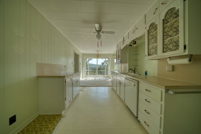 1357 Highland Park Drive, Eureka Springs, AR 72631