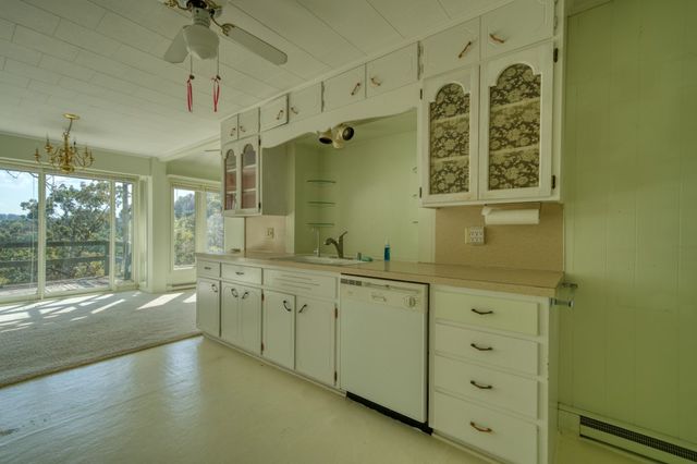 1357 Highland Park Drive, Eureka Springs, AR 72631