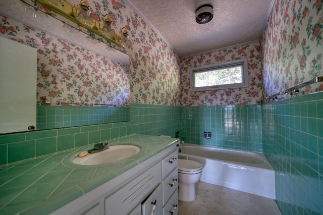 1357 Highland Park Drive, Eureka Springs, AR 72631