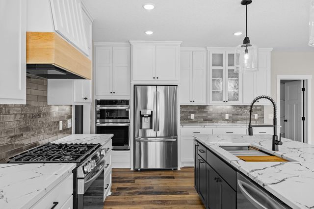 871 206th Avenue NW, Oak Grove, MN 55011