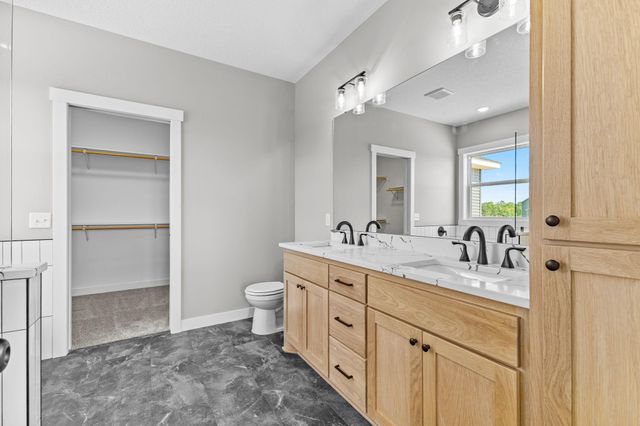 871 206th Avenue NW, Oak Grove, MN 55011