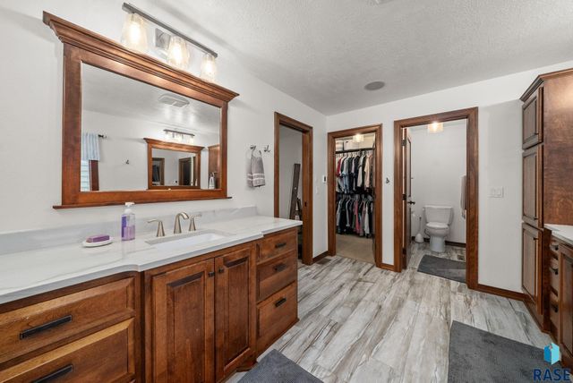 6304 S Callington Cir Circle, Sioux Falls, SD 57108