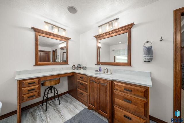 6304 S Callington Cir Circle, Sioux Falls, SD 57108