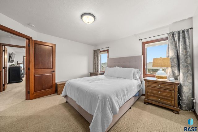 6304 S Callington Cir Circle, Sioux Falls, SD 57108