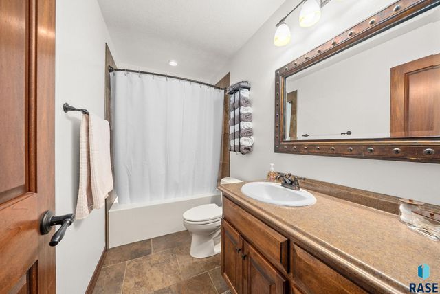 6304 S Callington Cir Circle, Sioux Falls, SD 57108