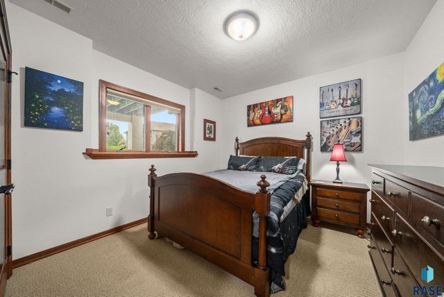 6304 S Callington Cir Circle, Sioux Falls, SD 57108