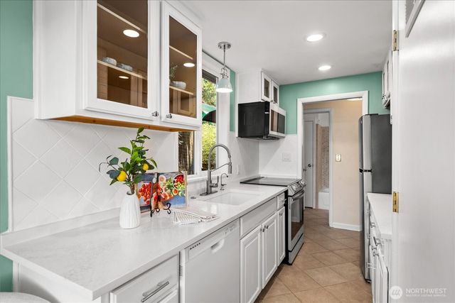 825 NW 180th Street, Shoreline, WA 98177