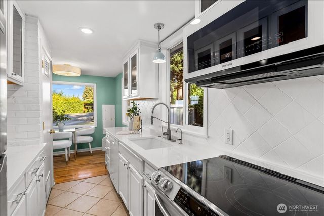 825 NW 180th Street, Shoreline, WA 98177