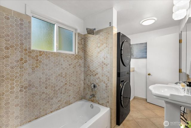 825 NW 180th Street, Shoreline, WA 98177