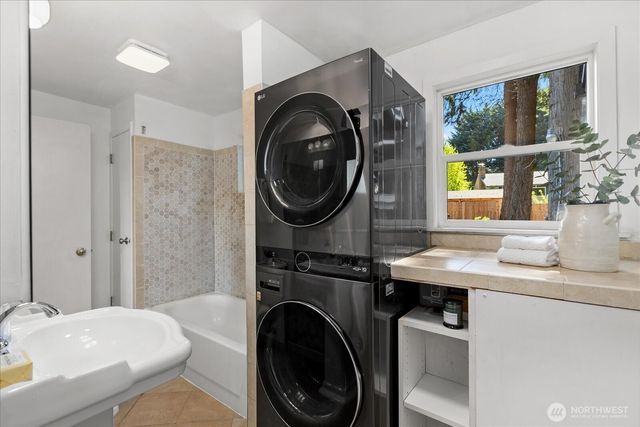 825 NW 180th Street, Shoreline, WA 98177