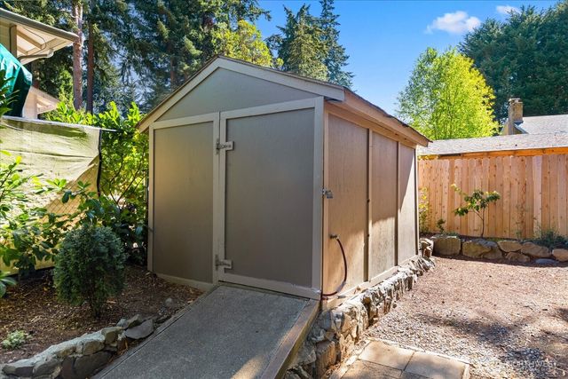 825 NW 180th Street, Shoreline, WA 98177