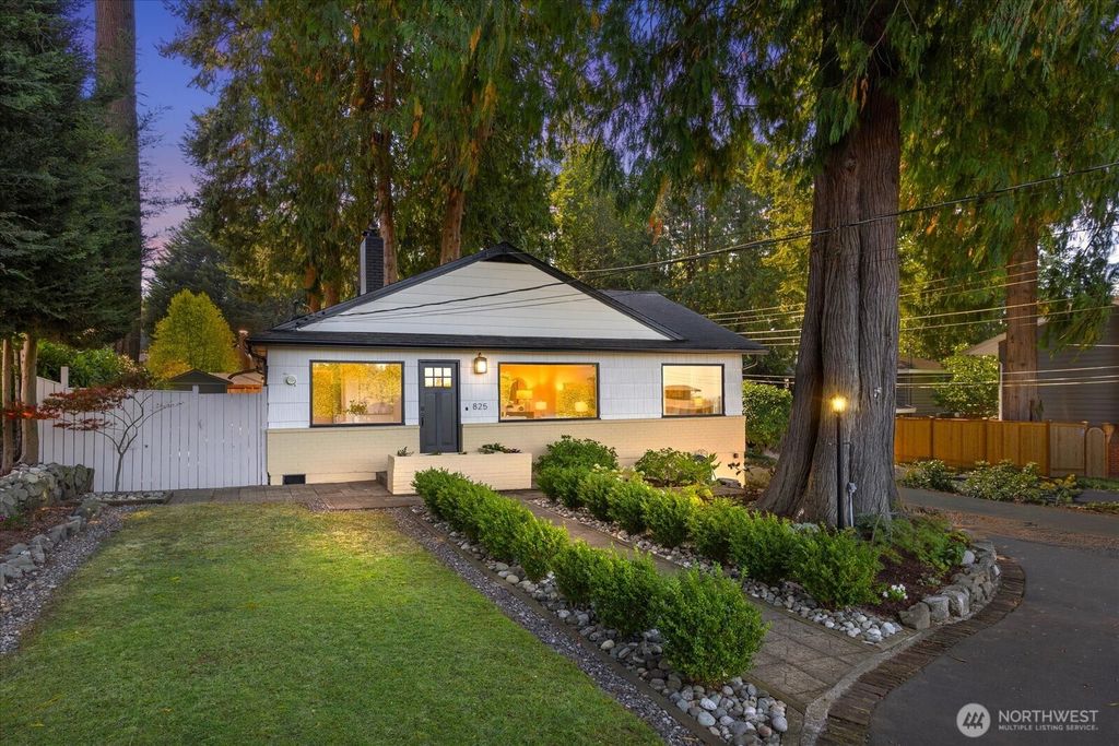 825 NW 180th Street, Shoreline, WA 98177
