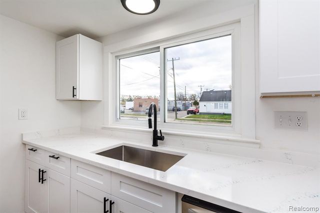 7641 Westminster Avenue, Warren, MI 48091