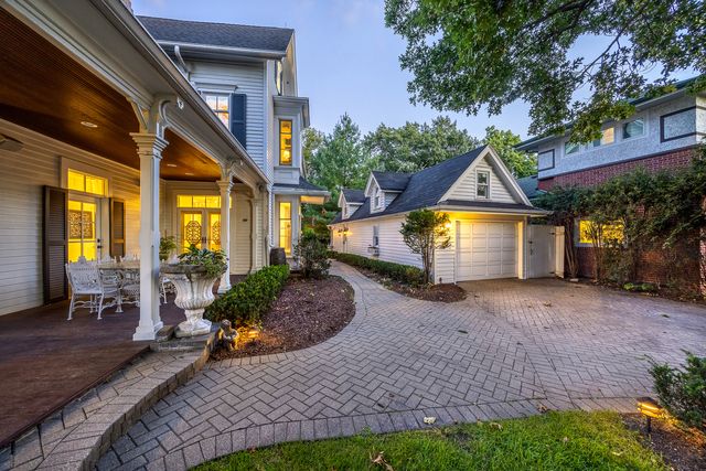 201 Scottswood Road, Riverside, IL 60546