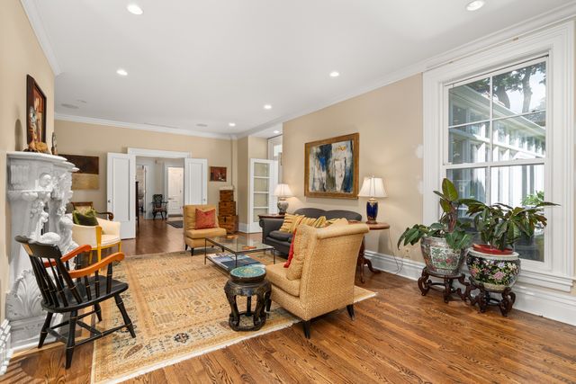 201 Scottswood Road, Riverside, IL 60546