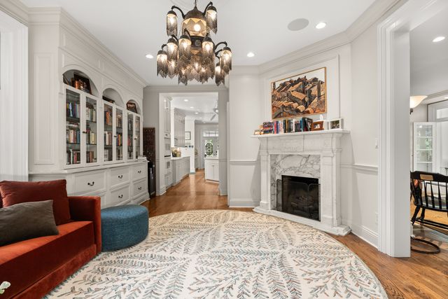 201 Scottswood Road, Riverside, IL 60546