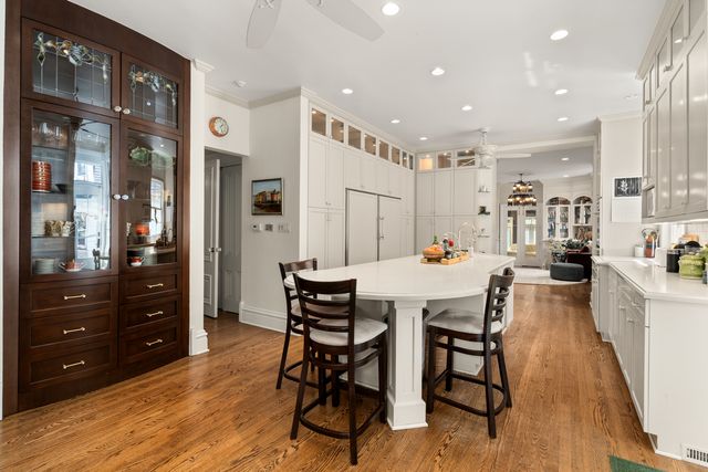 201 Scottswood Road, Riverside, IL 60546