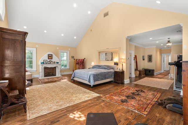 201 Scottswood Road, Riverside, IL 60546