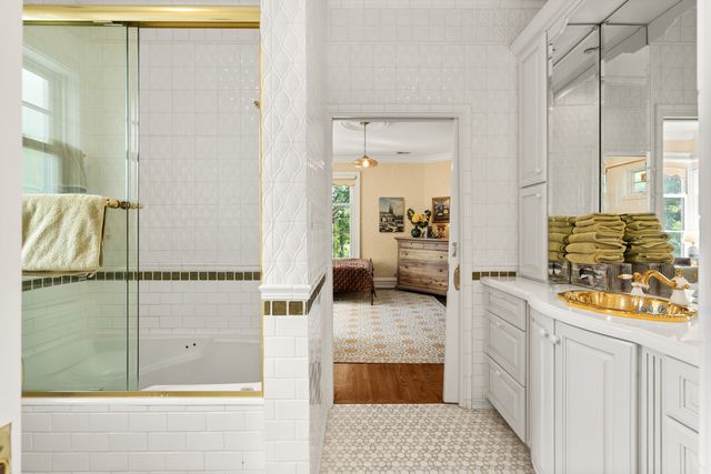 201 Scottswood Road, Riverside, IL 60546