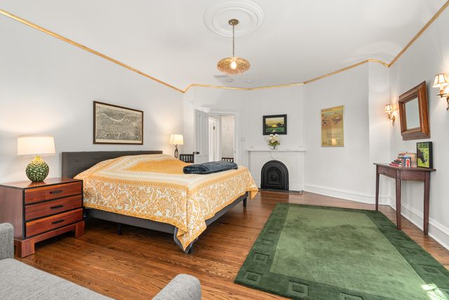 201 Scottswood Road, Riverside, IL 60546