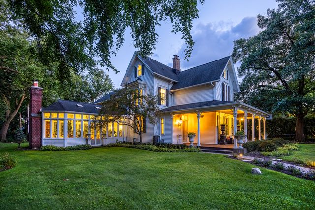 201 Scottswood Road, Riverside, IL 60546