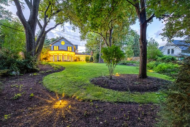 201 Scottswood Road, Riverside, IL 60546