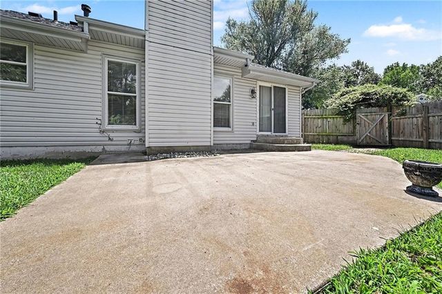 1720 Regency Drive, Kearney, MO 64060