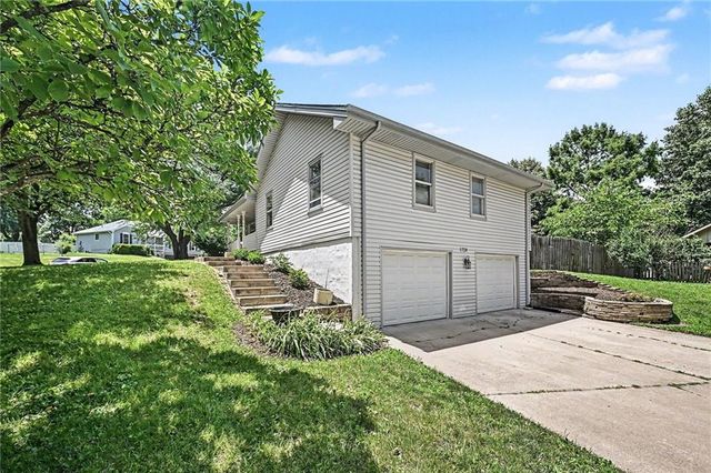 1720 Regency Drive, Kearney, MO 64060