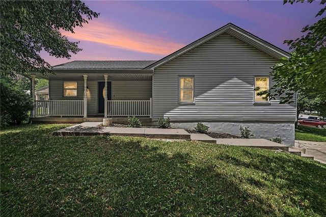 1720 Regency Drive, Kearney, MO 64060