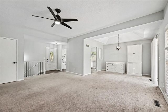 1720 Regency Drive, Kearney, MO 64060
