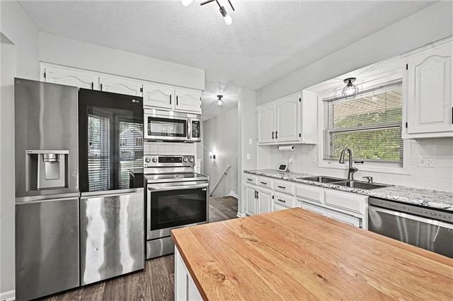1720 Regency Drive, Kearney, MO 64060