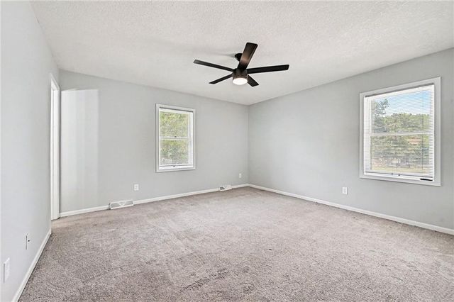 1720 Regency Drive, Kearney, MO 64060