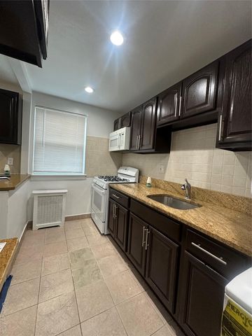 7205 Little Neck Parkway 113B, Glen Oaks, NY 11004