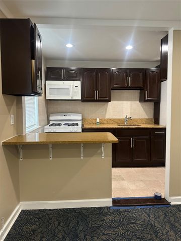 7205 Little Neck Parkway 113B, Glen Oaks, NY 11004