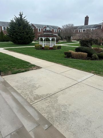 7205 Little Neck Parkway 113B, Glen Oaks, NY 11004