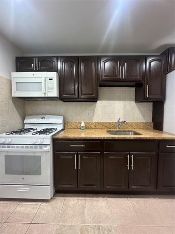 7205 Little Neck Parkway 113B, Glen Oaks, NY 11004