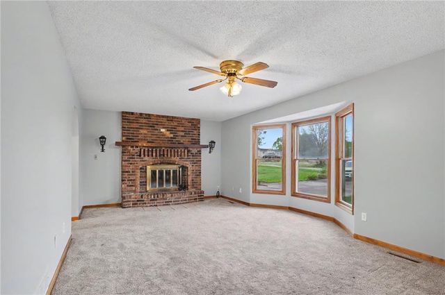815 Kouns Lane, Edwardsville, KS 66111