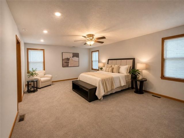 815 Kouns Lane, Edwardsville, KS 66111