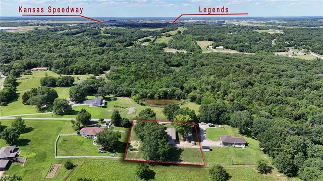 815 Kouns Lane, Edwardsville, KS 66111
