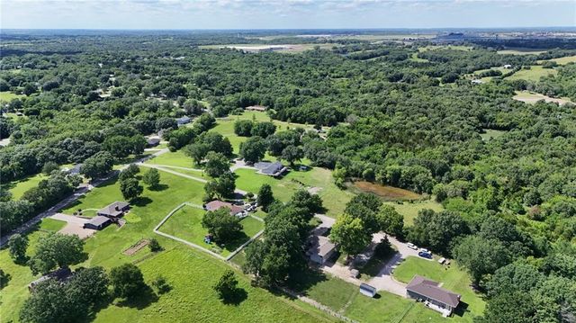 815 Kouns Lane, Edwardsville, KS 66111