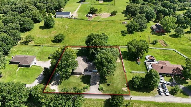 815 Kouns Lane, Edwardsville, KS 66111